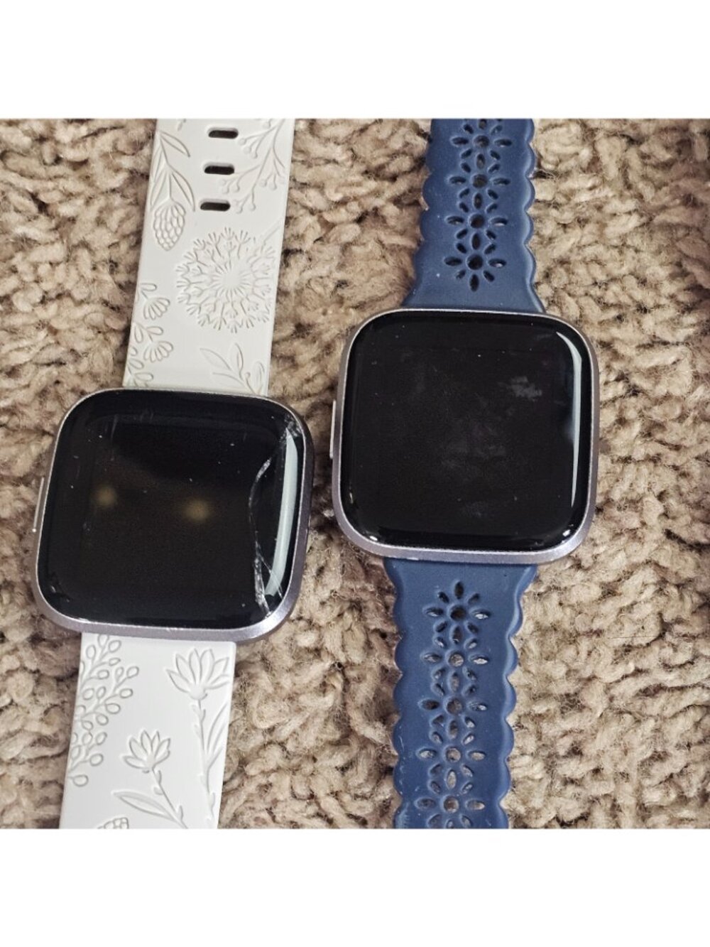 READ Lot of 5 Fitbit Watches & Samsung Watch + 29 Bands and Chargers Untested - Picture 5 of 12